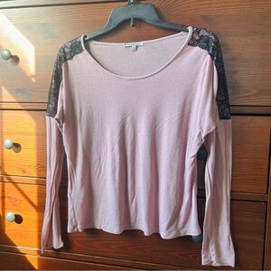 Beautiful long sleeve with lace shoulders